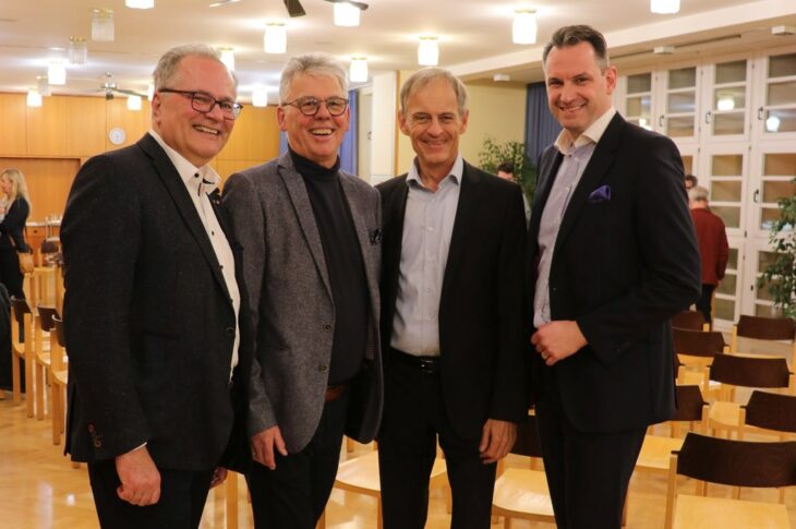 Diakon Christian Oerthel (2. von links) mit den aktuellen Vorständen Karl Schulz und Dr. Tobias Gaydoul sowie dem ehemaligen Finanzvorstand der Rummelsberger Diakonie Harald Frei (zweiter von rechts).