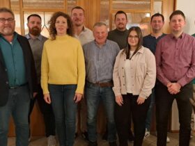 Diese Männer und Frauen kandidieren für CSU und Freie Wählergemeinschaft für den Gemeinderat Offenhausen.