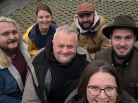 Das Bild zeigt von links Darius König, Wiebke Weiland, Markus Wiesinger, Moritz Gruber, Theresa Linhard und Marco Sleczka.