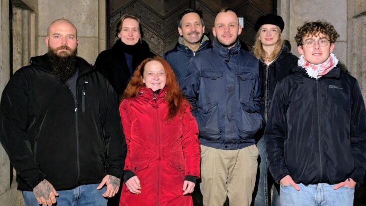 Die Kandidaten der Linken sind (vorne v. links) Christoph Tyl, Katja Götz, Jonas Päßler, Fabian Janser, (hinten v. links) Dana Exner, Reinhard Prechtl und Pauline Wollmann.