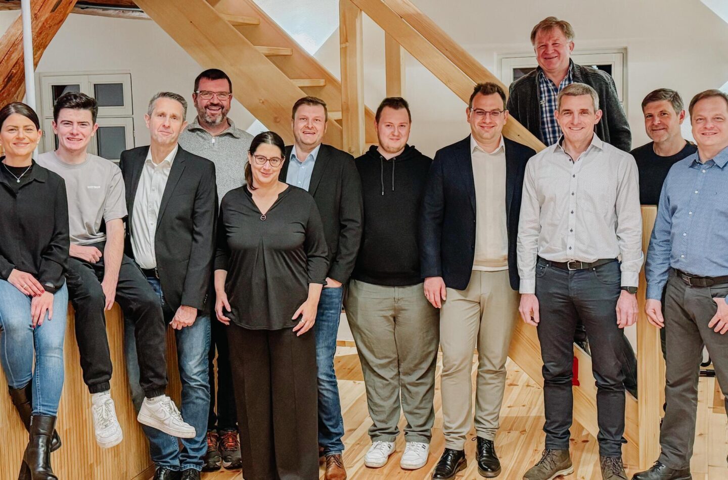 Die Kandidaten (von links): Stefanie Lamp, Bastian Kolb, Stefan Stein, Harald Bammler, Christine Trumm, Thomas Begert, Lukas Dorner, Patrick Hafner, Volker Scheibeck, Stefan Raum, Christian Igel und Sven Regelein.