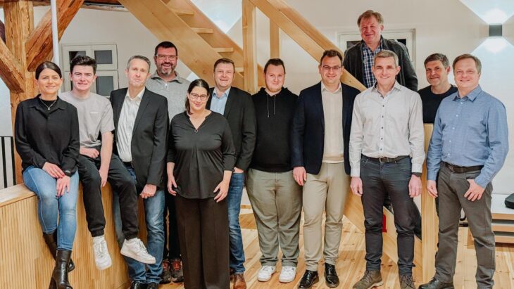 Die Kandidaten (von links): Stefanie Lamp, Bastian Kolb, Stefan Stein, Harald Bammler, Christine Trumm, Thomas Begert, Lukas Dorner, Patrick Hafner, Volker Scheibeck, Stefan Raum, Christian Igel und Sven Regelein.