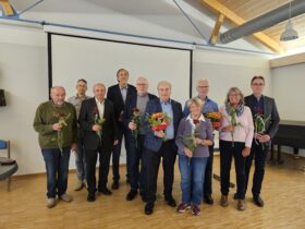 Bei der Mitgliederversammlung der Caritas wurden ausscheidende Mitglieder des Aufsichtsrats und langjährige Mitwirkende geehrt. Vorsitzender des Aufsichtsrats ist wieder Wolfgang Würker (Fünfter v. links), sein Stellvertreter bleibt Helmut Renner (links dahinter).