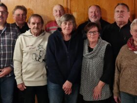 Klaus Kroll, Uli Olpp, Rupert Pfann, Klaus Böhm, Margit Liedel, Anni Köth, Bernhard Stauber, Gerhard Holzinger und Doris Heinritz sind ein Teil der für die Gemeinderatswahl 2026 nominierten Kandidatinnen und Kandidaten des SPD-Ortsvereins Kirchensittenbach (von links).