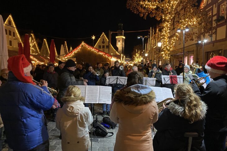 Unter anderem der Posaunenchor aus Schönberg spielte beim Weihnachtssingen.