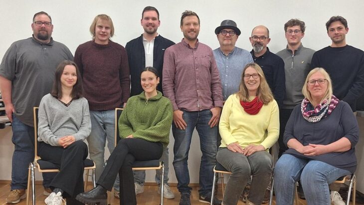 Die Kandidaten für die SPD Reichenschwand sind (stehend von links) Stephan Stief, Nico Gniffke, David Maul, Christian Riedel, Horst Hutzler, Lars Fuchs, Fabian Arnold, Paul Messingschlager, (sitzend von links) Katharina Fuchs, Sina Rödl, Iris Lederer und Brigitte Meding.