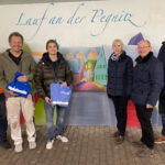 Vor der neugestalteten Unterführung: Christian Landshammer, Malermeister Martin Kempf, Künstler Sven Weigl, Monika Lorenz,  Bernhardt Hammerlindl und Bürgermeister Thomas Lang (von links).
