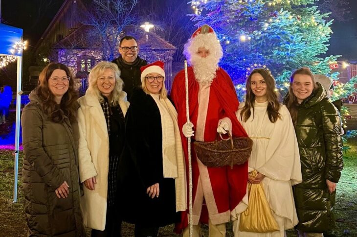 Der Schwaiger Weihnachtsmarkt fand am Sonntag mit einem Besuch des Nikolaus statt. Organisiert hatte ihn die CSU Schwaig-Behringersdorf.