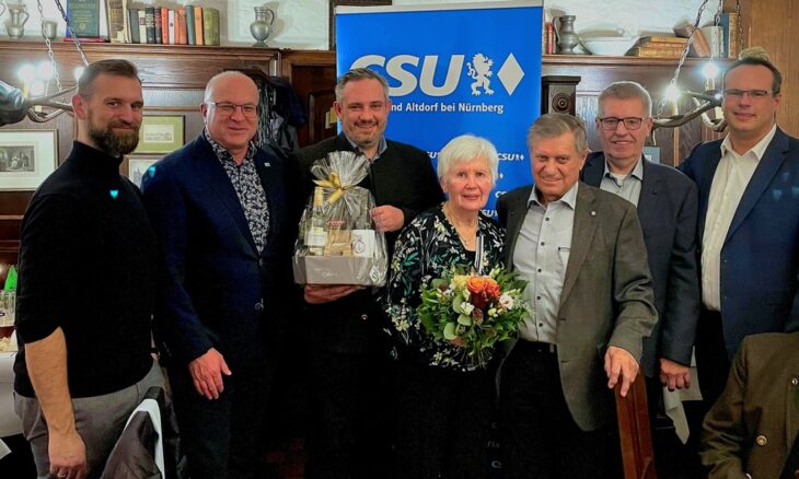 Ehre in Altdorf: Der Kreisverband verlieh die CSU-Ehrenraute in Silber an den langjährigen Landtagsabgeordneten und CSU-Kreisvorsitzenden Kurt Eckstein (3. von rechts).