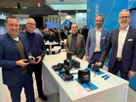 Landrat Armin Kroder (links) im Gespräch mit Vertretern aus Wirtschaft und Wirtschaftsentwicklung.