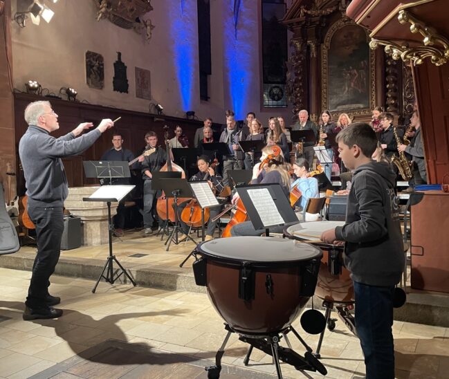 Den sinfonischen Höhepunkt bildete der Auftritt des Orchesters unter der Leitung von Matthias Göbel.