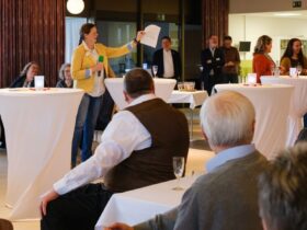 Iris Thieme befragte die Teilnehmenden zu ihrem Start in die Berufswelt.