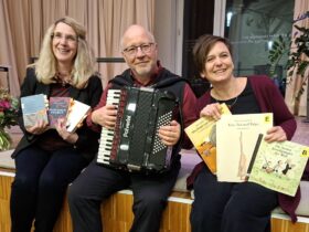 Sind sichtlich zufrieden mit dem Verlauf des Abends (von links): Barbara Grau, Wolfgang Ursel und Amrei Noä.