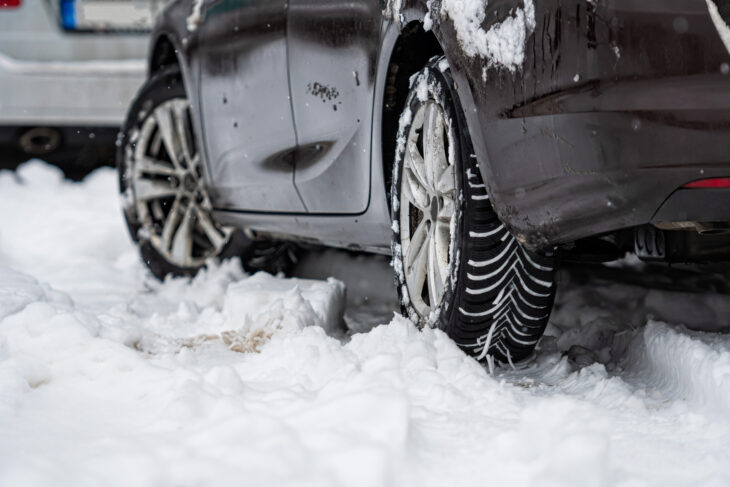 Symbolfoto Winter Auto