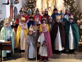 Auch in Hartenstein zogen Sternsinger aus, um den Segen zu den Gläubigen zu bringen.
