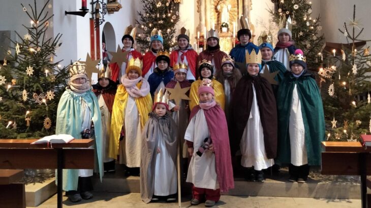 Auch in Hartenstein zogen Sternsinger aus, um den Segen zu den Gläubigen zu bringen.