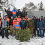 Dieses Team sammelte ausgediente Christbäume in Feucht ein.
