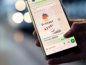 Wenn es nach dem Willen der Gewerkschaft NGG
Nürnberg-Fürth geht, dann soll das Deutschland-Ticket für Azubis ab sofort nur noch
die Hälfte vom regulären Preis kosten – nämlich 31,50 Euro.
