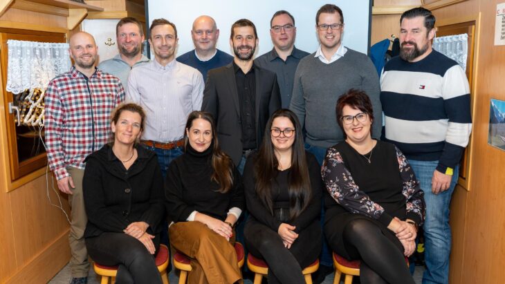 Mit diesem Team um Bürgermeister Hannes Loos (Mitte) tritt die CSU Hartenstein bei der Kommunalwahl im März an.