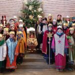 Zahlreiche Sternsingergruppen waren in der Pfarrei Heldmannsberg/Pommelsbrunn unterwegs. Ein Teil davon ist hier beim Familiengottesdienst in Happurg zu sehen.