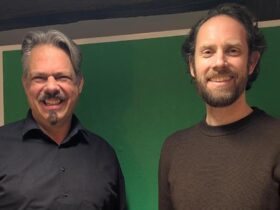 Andreas Sperling (links) und Andreas Otta beim Vortragsabend in Feucht.