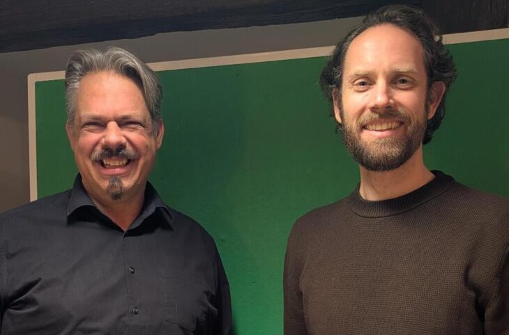 Andreas Sperling (links) und Andreas Otta beim Vortragsabend in Feucht.