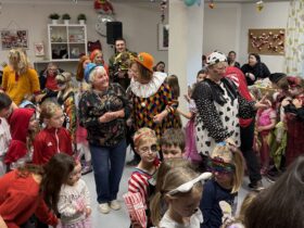 Ziemlich voll wurde es auf der Aktionsfläche beim Kinderfasching.