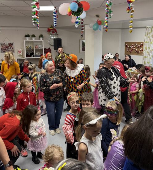 Ziemlich voll wurde es auf der Aktionsfläche beim Kinderfasching.