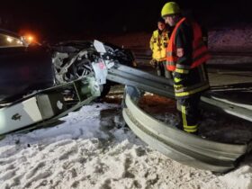 Weil ein Auto am Bahnübergang verunfallt war, konnten die Züge nicht mehr fahren.