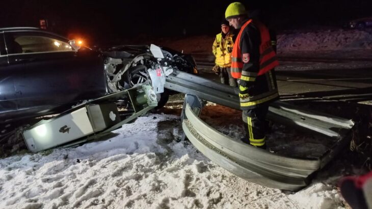 Weil ein Auto am Bahnübergang verunfallt war, konnten die Züge nicht mehr fahren.