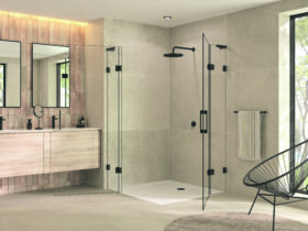 modernes Badezimmer mit offener Glas-Duschkabine