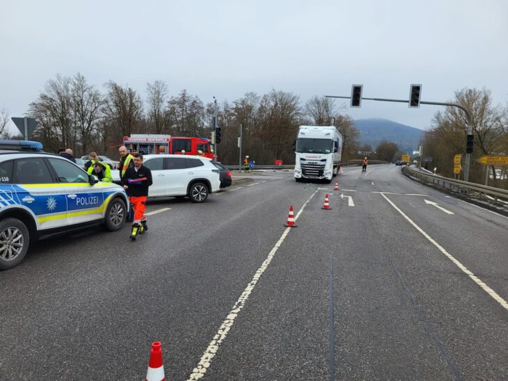 Aufgrund des Unfalls kam es für rund eine Stunde zu stärkeren Verkehrsbehinderungen.