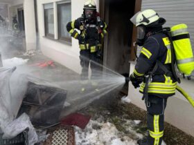 Der Brand wurde laut der Happurger Feuerwehr rasch unter Kontrolle gebracht und vollständig abgelöscht.