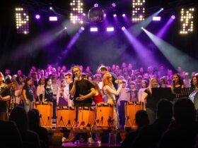 Der Rock & Pop Chor der städtischen Musikschule tritt an zwei Abenden in Feucht auf.