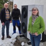 Außeneinheit der Wärmepumpe mit Familie Kreutzer und Jens Ammon