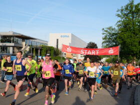Ein Foto vom Start des Landkreislaufs 2024 in Altdorf.