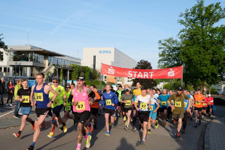 Ein Foto vom Start des Landkreislaufs 2024 in Altdorf.