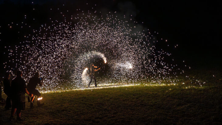 Die glaubensstarken Abende „wide open“ haben Feuer und Flammen als Thema.