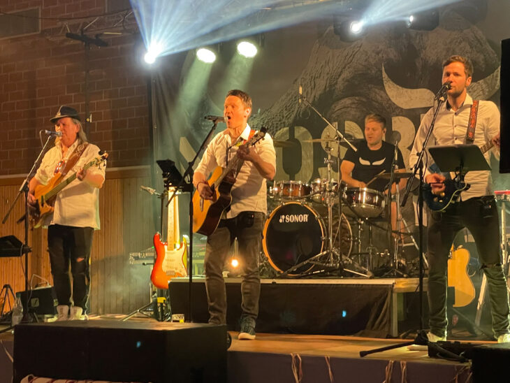 Galeriebild: Die „Moosbüffel“ sorgten erstmals beim Faschingsball der Feuerwehr für mitreißende musikalische Unterhaltung.