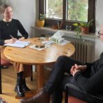 Jasmin Schöneberg, Psychologin in der Suchtberatung Nürnberger Land der Diakonie „NAH“, im Gespräch.
