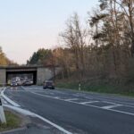 Rund vier Kilometer lang ist die Verbindungsstraße von Winn nach Altdorf, die täglich bis zu 7000 Pkw nutzen. Der Beschluss für ihren Ausbau sowie für den Neubau eines parallel verlaufenden Geh- und Radwegs liegt nun vor.