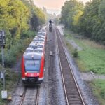 Die Strecke durch das Pegnitztal gehört zur letzten großen „Dieselinsel“ in Europa. Doch die Elektrifizierung schieben die Verantwortlichen seit Jahrzehnten vor sich her.