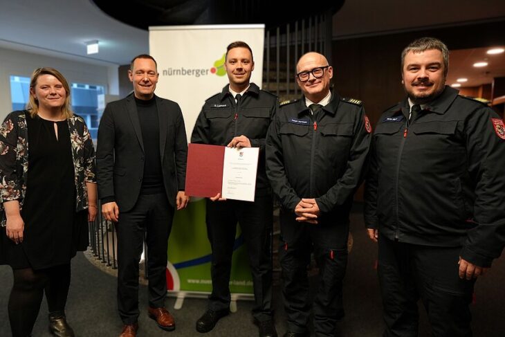 Karina Pawlik, Sachgebietsleiterin der Sicherheitsbehörde, Landrat Armin Kroder, der neue Kreisbrandmeister Sebastian Leithaus, Kreisbrandrat Holger Herrmann und Kreisbrandinspektor Florian Bayer (von links).