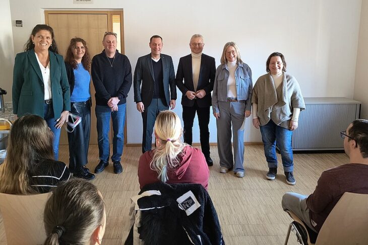 v.l.n.r: Regina Mohr (Rummelsberger Diakonie), Claudia Köster (AfA), Klaus Rudolf (Jobcenter), Landrat Armin Kroder, Alfred Hornung (Leiter Jobcenter), Annette Zimmermann (Leiterin Bündnis für Familie), Sabiha Leineweber (bfz).