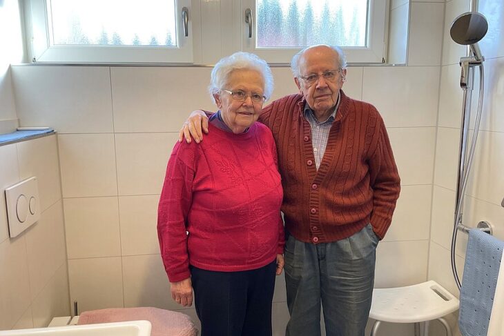 Familie Graf aus Feucht freut sich über ihr neues Badezimmer.