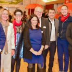 Zu Gast in der Waldschänke (von links) Staatssekretär Carsten Träger, Ortsvereinsvorsitzende Sabine Raschendorfer, Kreisrätin Martina Baumann, Jubilarin Heike Stengl, Bürgermeisterkandidat Peter Wischniowski, Landtagsabgeordneter Arif Taşdelen, Landratskandidat David Geitner und Moderator Patrick Pabst.