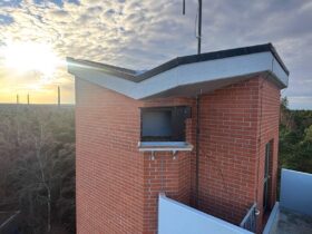 Der erste Nistkasten für Wander- und Turmfalken inklusive eines Livestreams wurde in Röthenbach installiert.