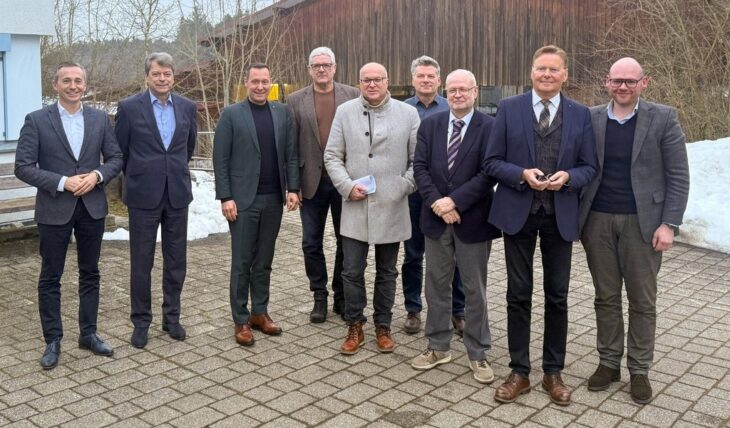 Das Gremium Stiftung Lebenshilfe Nürnberger Land (von links): Matthias Wittmann, Matthias Benk, Armin Kroder, Jürgen Six, Dr. Bernd Eckstein, Clemens Schramm, Hans-Hermann Weser, Norbert Dünkel und Dennis Kummarnitzky.