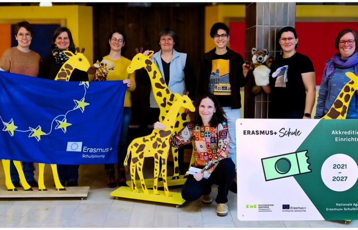 Das Kollegium der Rückersdorfer Waldschule freut sich über die „Erasmus+“-Auszeichnung.