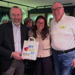 Der Chef der EVP-Fraktion im Europaparlament, Manfred Weber (links), traf in Lauf CSU-Bürgermeisterkandidatin Nina Bezold und seinen Namensvetter, den Metzgermeister Manfred Weber.